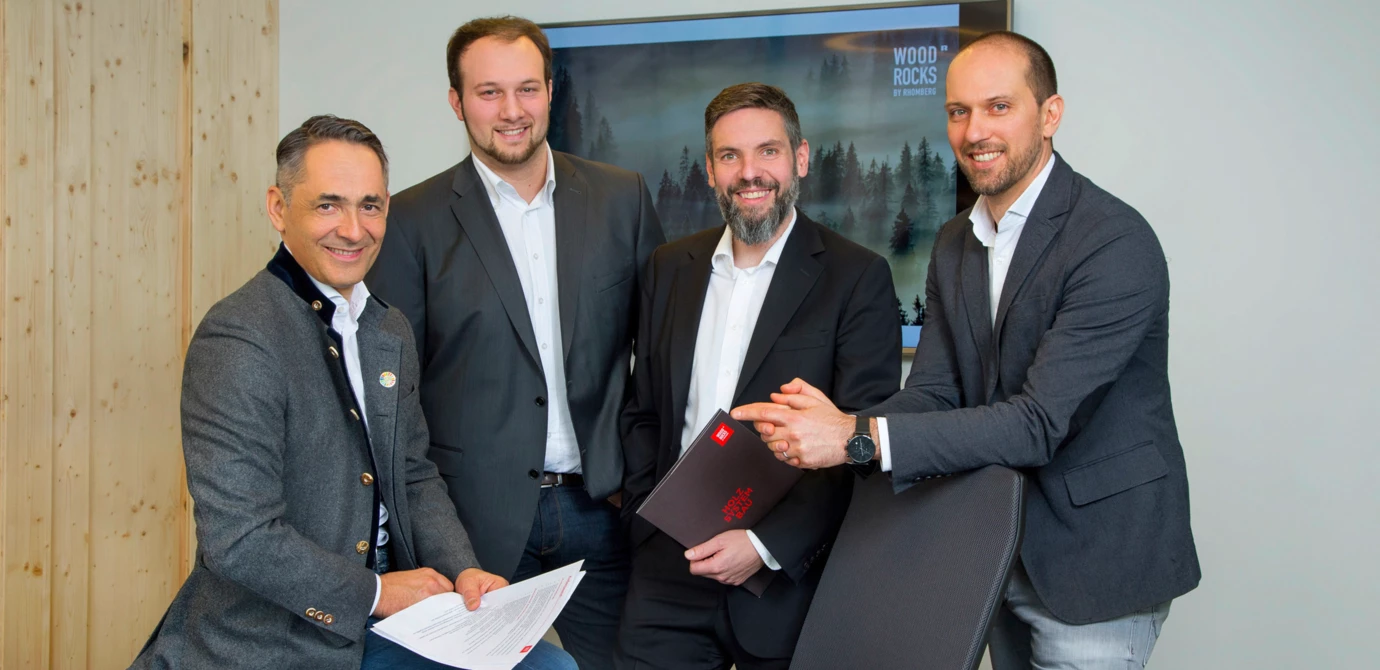 Bringen das neue, nachhaltige Wohnbauprodukt WoodRocks auf den Weg (v. l. n. r.): Hubert Rhomberg, Alexander Hilbe, Stefan Schrenk und Matthias Frick /Fotonachweis: Fotostudio Semrad Bringen das neue, nachhaltige Wohnbauprodukt WoodRocks auf den Weg (v. l. n. r.): Hubert Rhomberg, Alexander Hilbe, Stefan Schrenk und Matthias Frick /Fotonachweis: Fotostudio Semrad